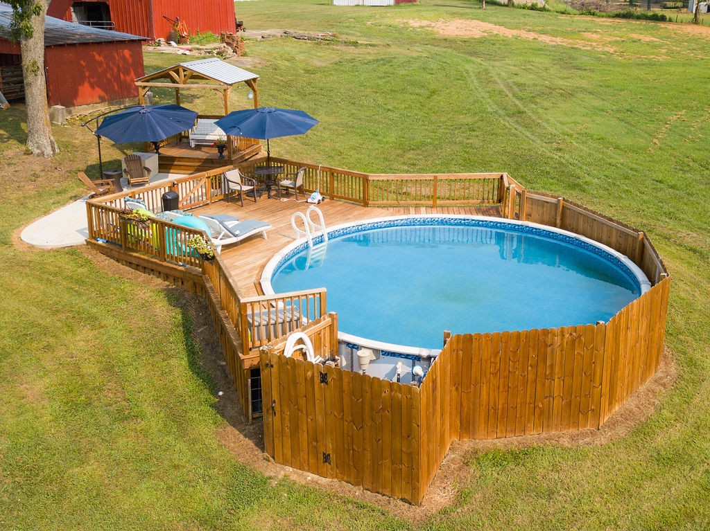 6634 Flewellyn Road Springfield, TN 37172 - Photo 3 of 49 a view of a swimming pool with an ocean view