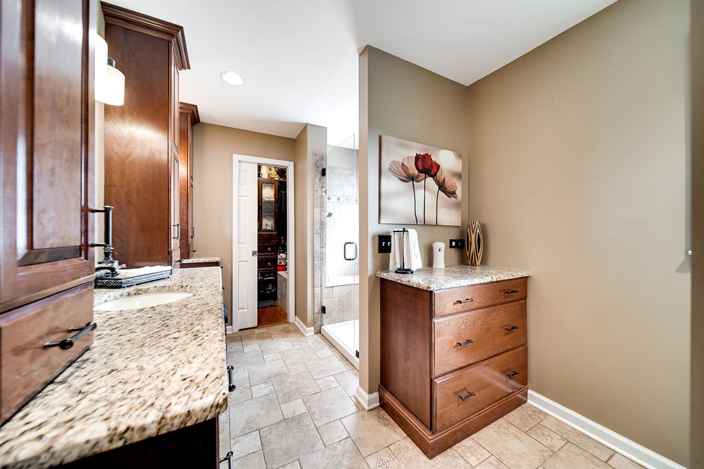 6634 Flewellyn Road Springfield, TN 37172 - Photo 35 of 49 a view of kitchen and utility room