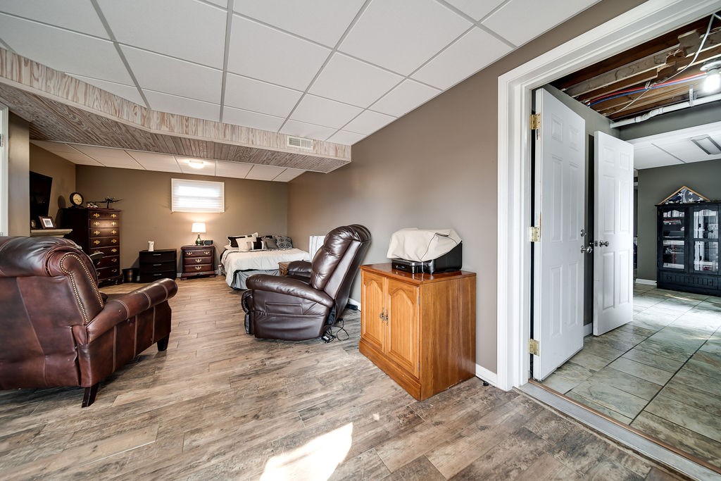 6634 Flewellyn Road Springfield, TN 37172 - Photo 45 of 49 a living room with furniture and a rug