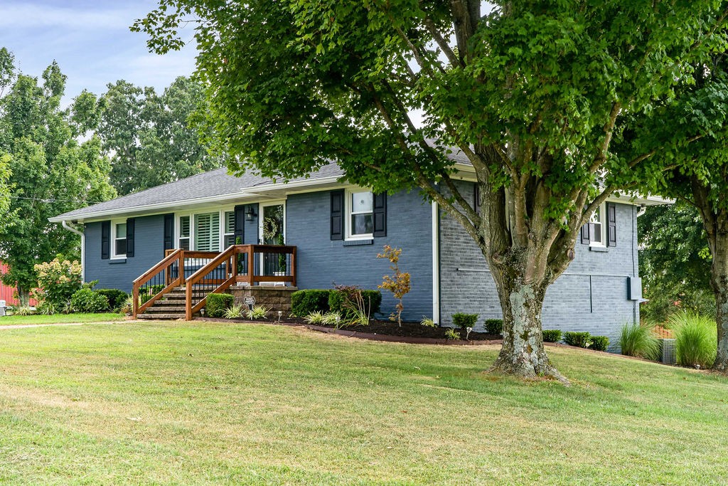 6634 Flewellyn Road Springfield, TN 37172 - Photo 7 of 49 a view of a house with a yard