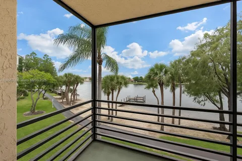 $164,900 | 1101 Colony Point Circle, Unit 307, Pembroke Pines, FL 33026
