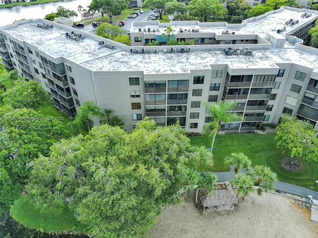 $164,900 | 1101 Colony Point Circle, Unit 307, Pembroke Pines, FL 33026