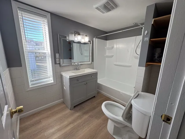 $3,000 | 4 Greenwood Street, Unit 2, Worcester, MA 01607