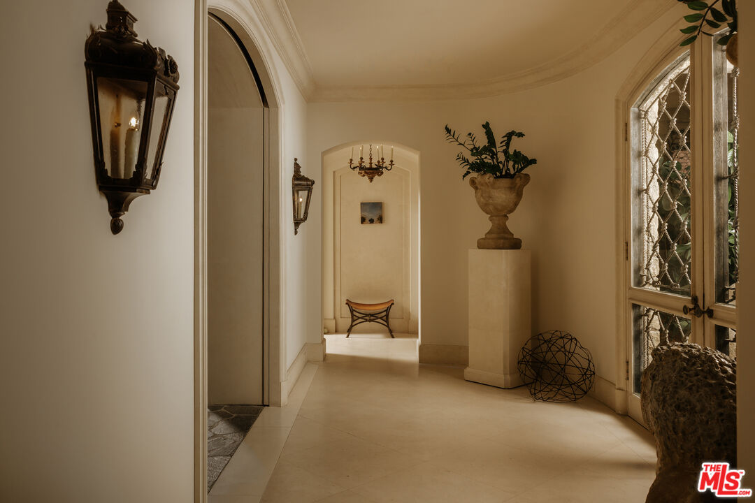 423 North Faring Road Los Angeles, CA 90077 - Photo 8 of 35