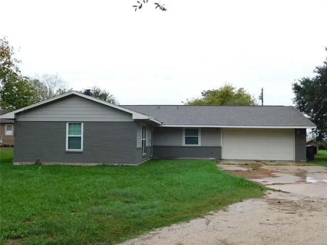 $200,000 | 11024 State Highway 71, El Campo, TX 77437