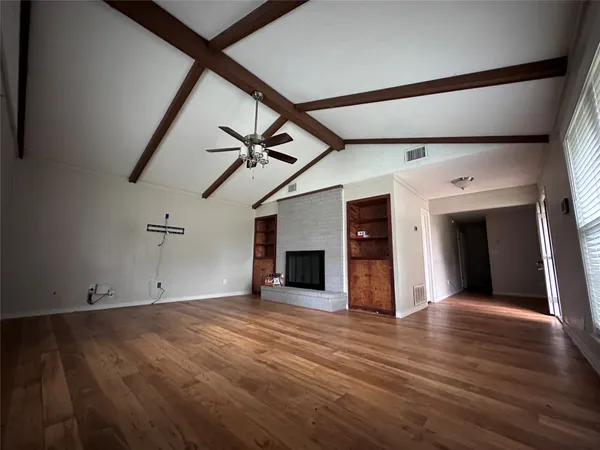 $200,000 | 11024 State Highway 71, El Campo, TX 77437