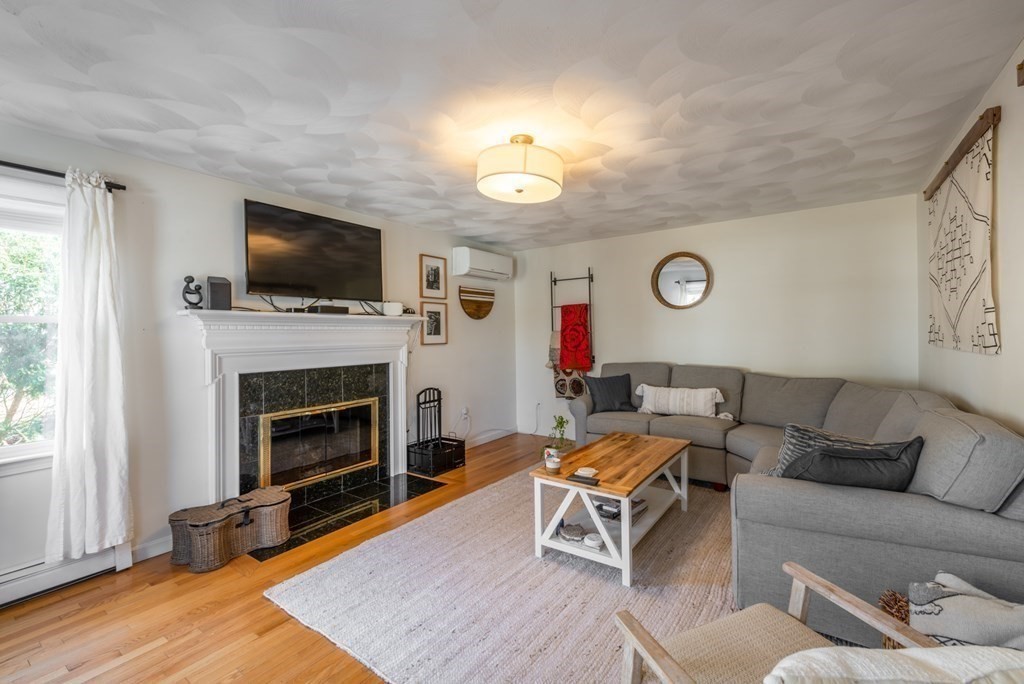 40 Curve Road Stoneham, MA 02180 - Photo 3 of 18 Gallery Image 3
