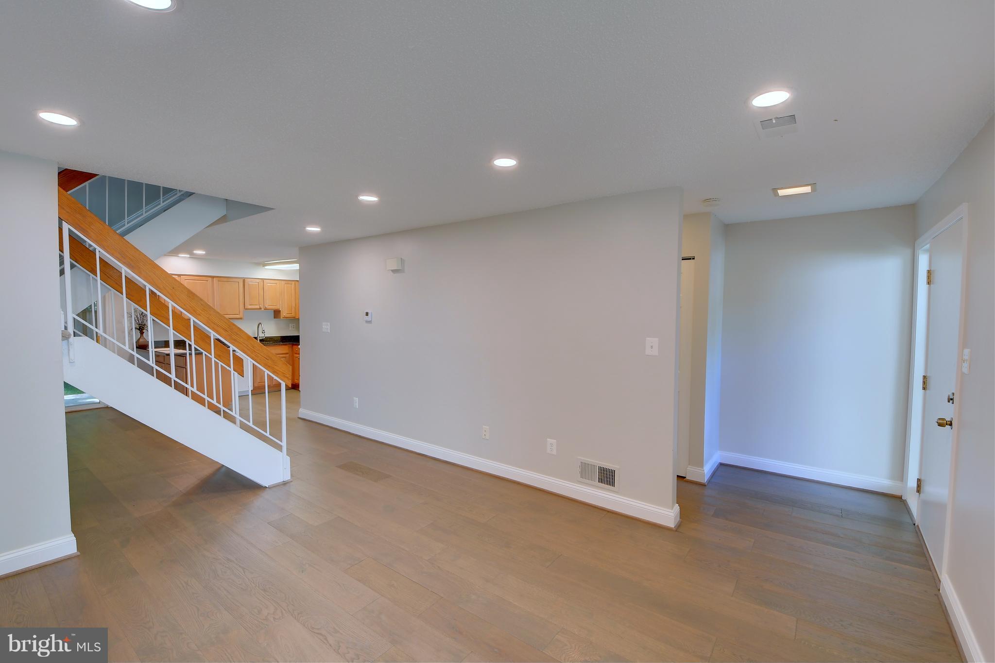 2276 White Cornus Lane Reston, VA 20191 - Photo 3 of 18 Living Room