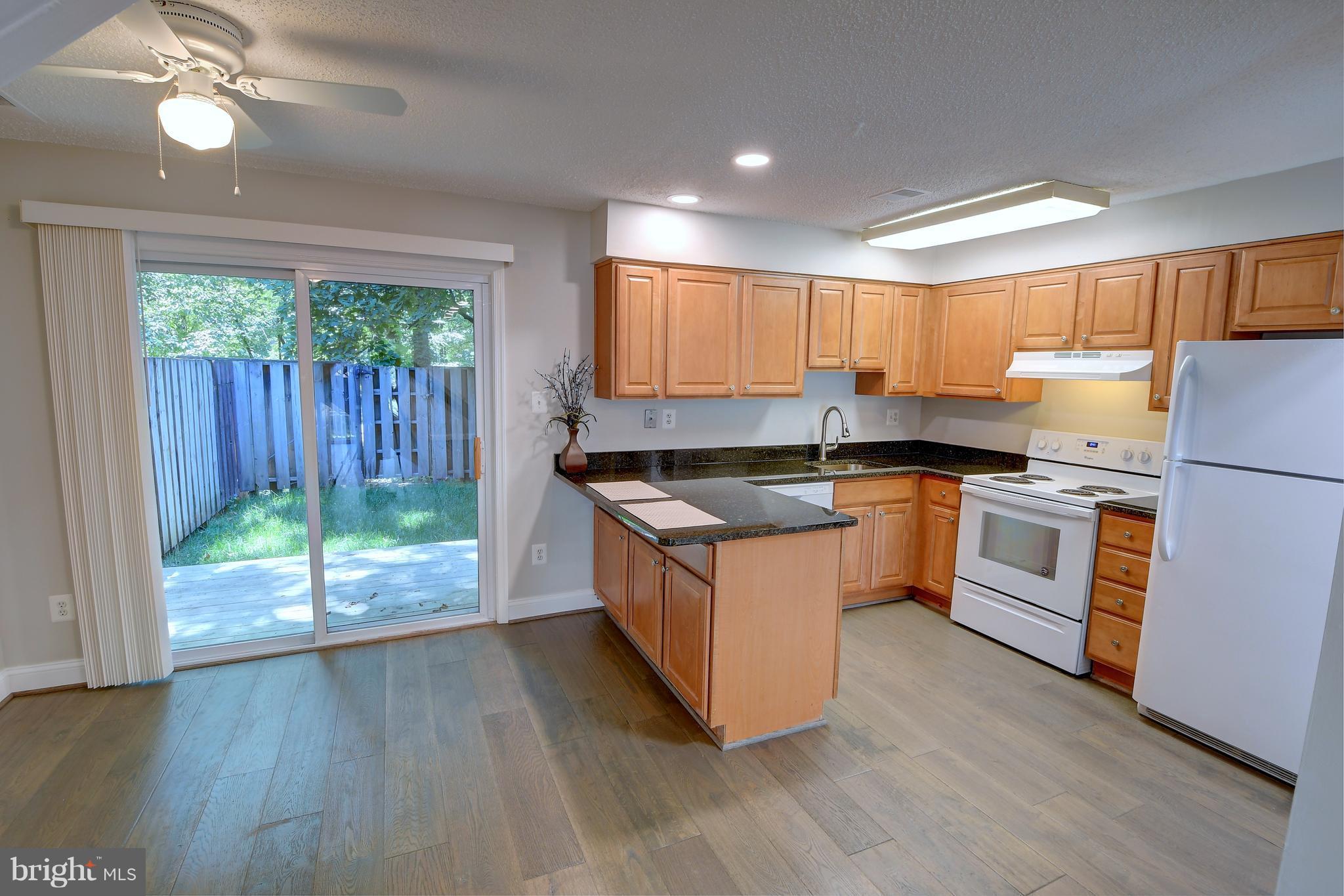 2276 White Cornus Lane Reston, VA 20191 - Photo 7 of 18 Kitchen