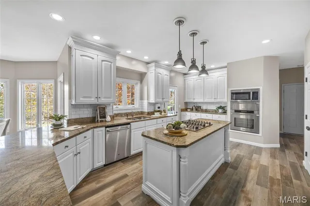 $900,000 | 1406 Wheatfield Lane, St. Albans, MO 63073