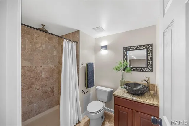 $900,000 | 1406 Wheatfield Lane, St. Albans, MO 63073