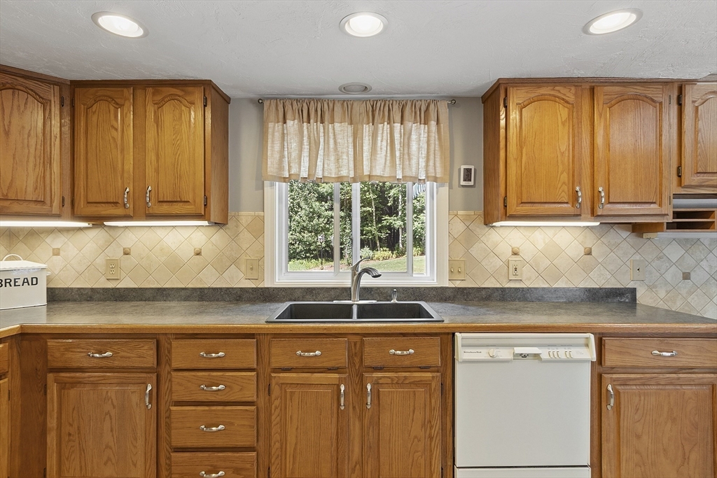 58 Heywood Road Sterling, MA 01564 - Photo 17 of 39 Gallery Image 17