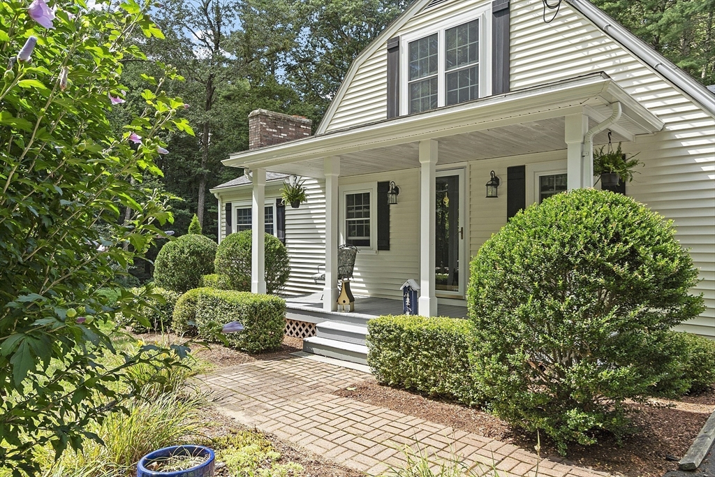 58 Heywood Road Sterling, MA 01564 - Photo 4 of 39 Gallery Image 4