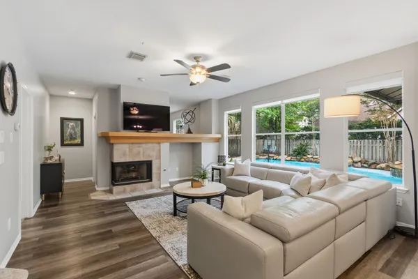 $639,900 | 34 Redland Place, Spring, TX 77382