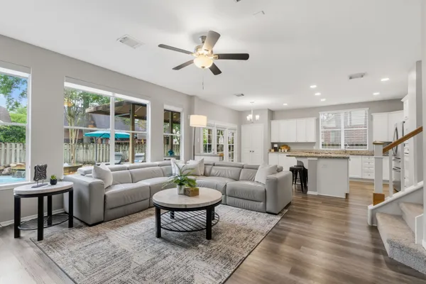 $639,900 | 34 Redland Place, Spring, TX 77382