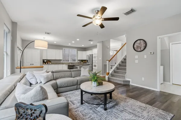 $639,900 | 34 Redland Place, Spring, TX 77382