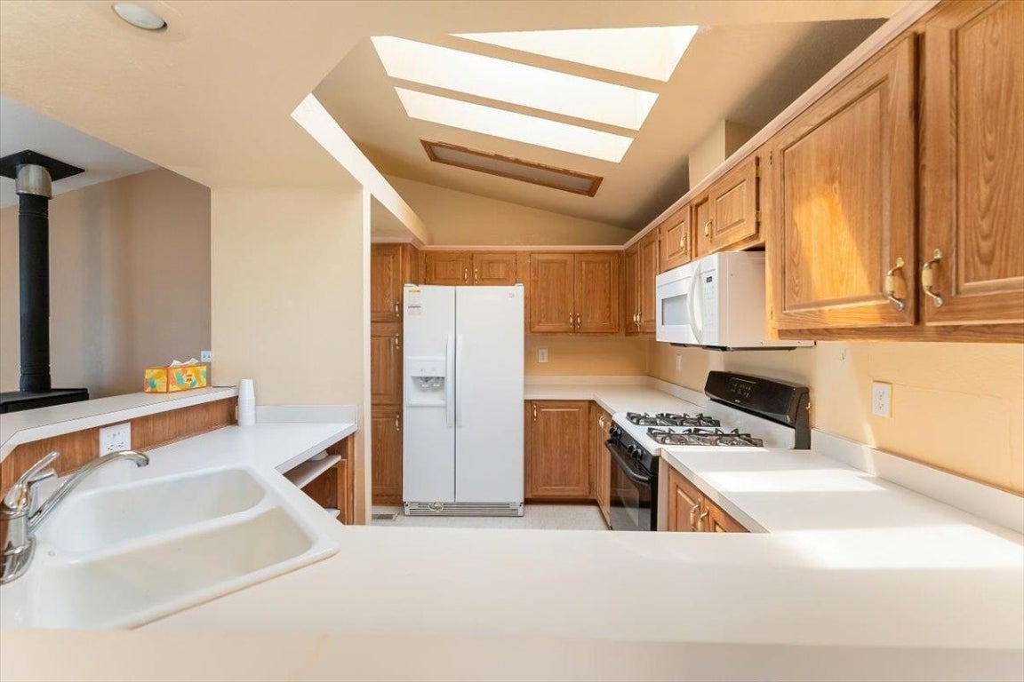 1611 Lichens Road Montague, CA 96064 - Photo 26 of 32 Gallery Image 26
