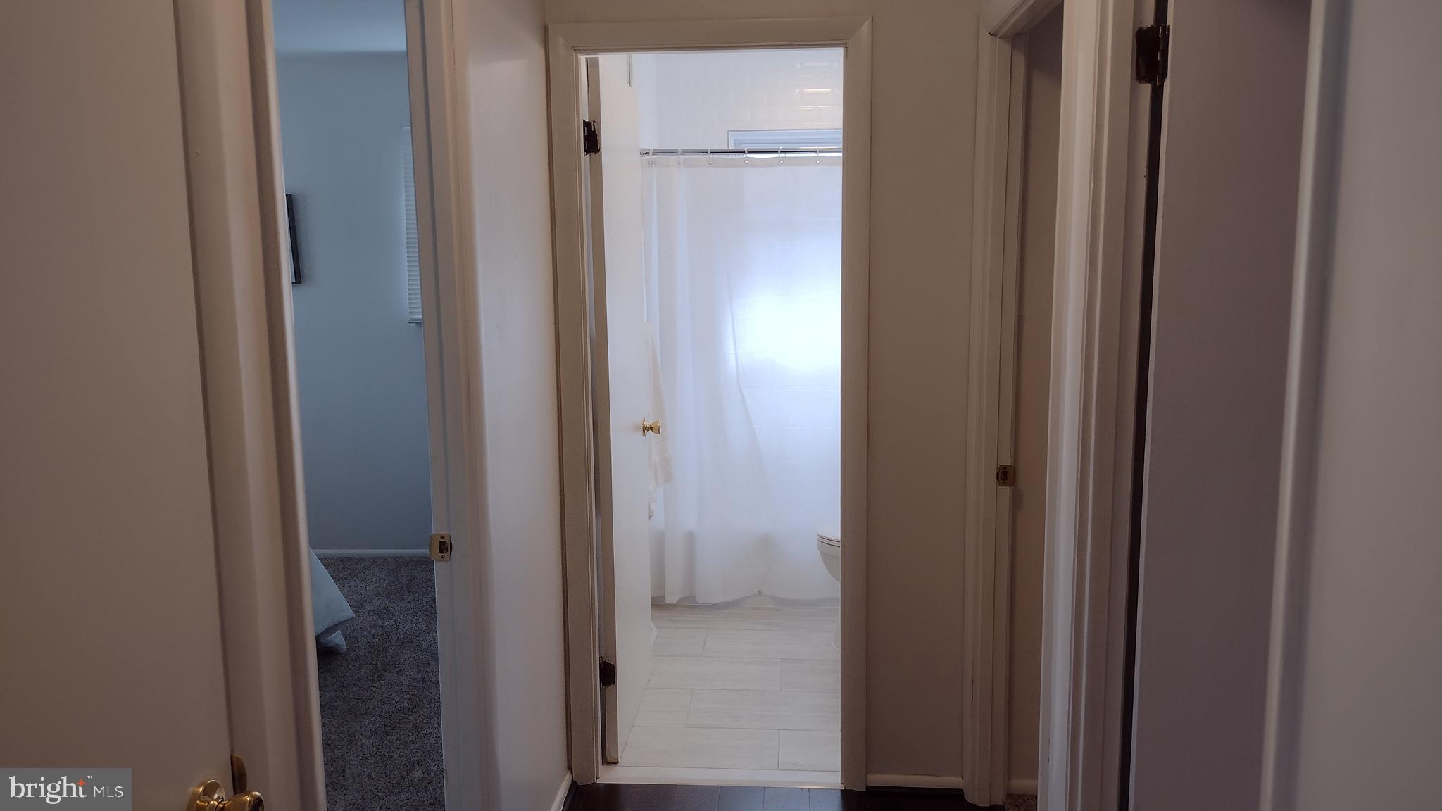 254 Candytuft Road Reisterstown, MD 21136 - Photo 17 of 44 Main Floor Hallway