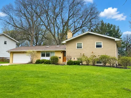 $675,000 | 17 Meisinger Lane, Naperville, IL 60540