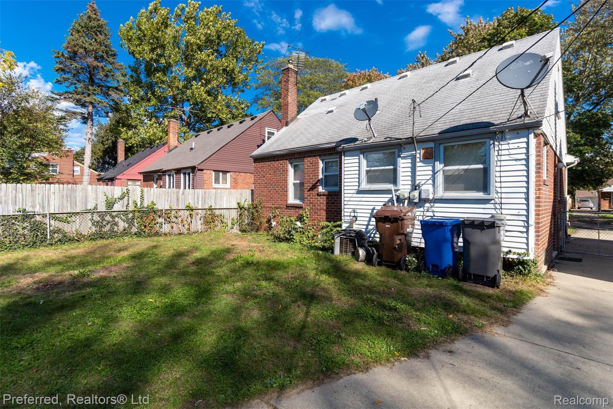 636 Sherbourne Street Inkster, MI 48141 - Photo 30 of 30 yard (6).jpg