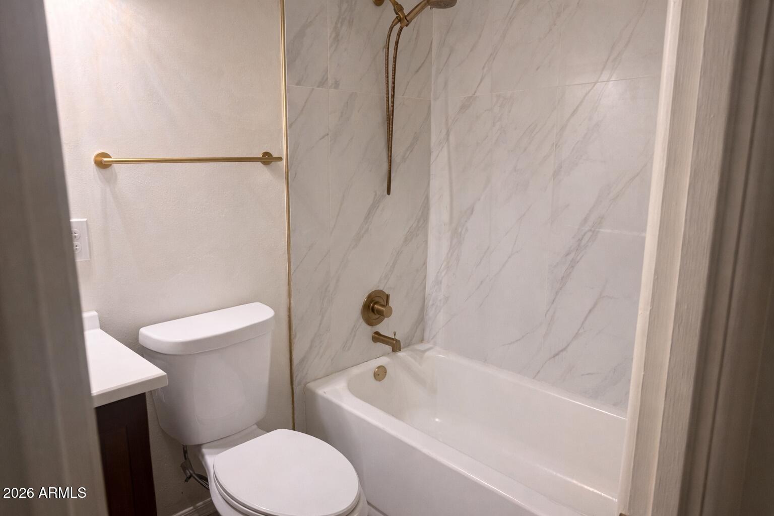 1918 West Colter Street Phoenix, AZ 85015 - Photo 5 of 11 Hall Bath