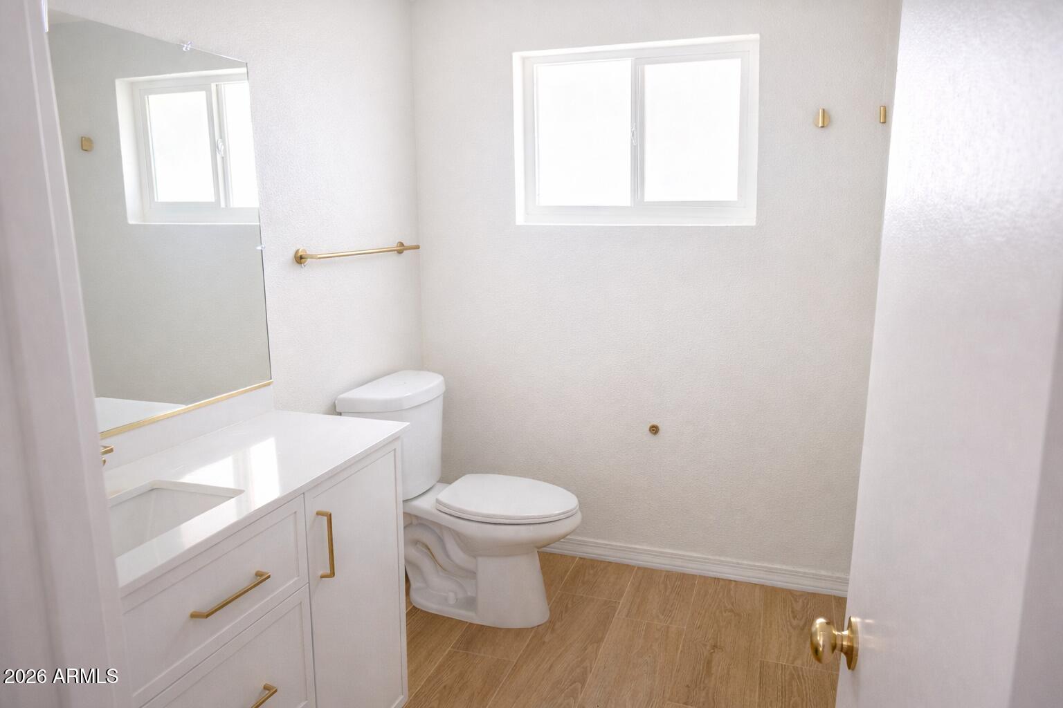 1918 West Colter Street Phoenix, AZ 85015 - Photo 9 of 11 Primary Bath