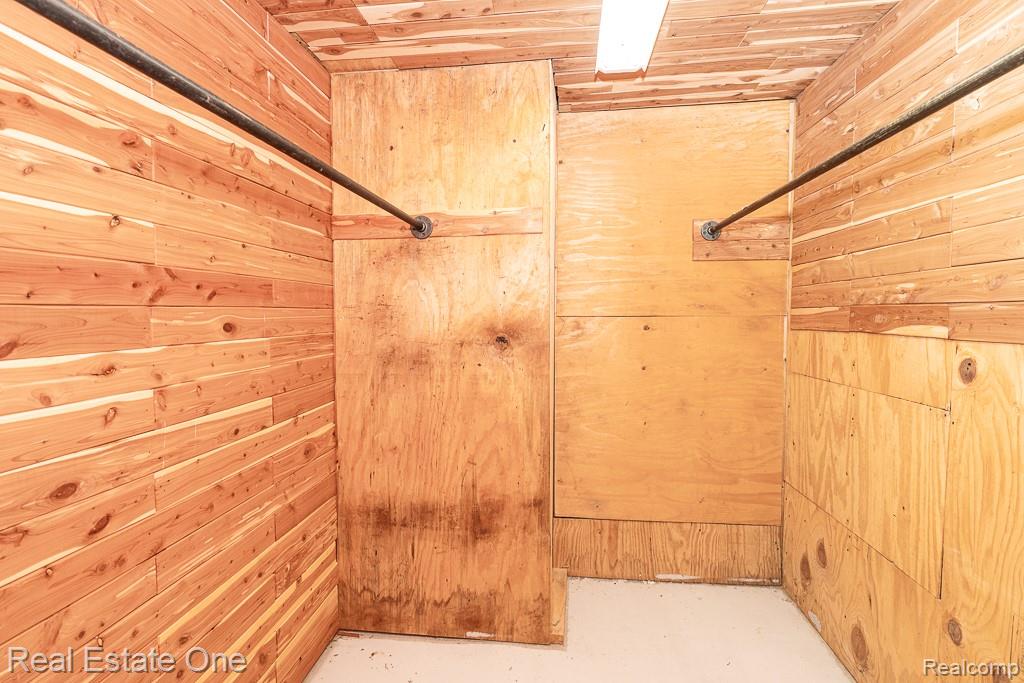 1323 Bembridge Drive Rochester, MI 48307 - Photo 28 of 33 Cedar closet