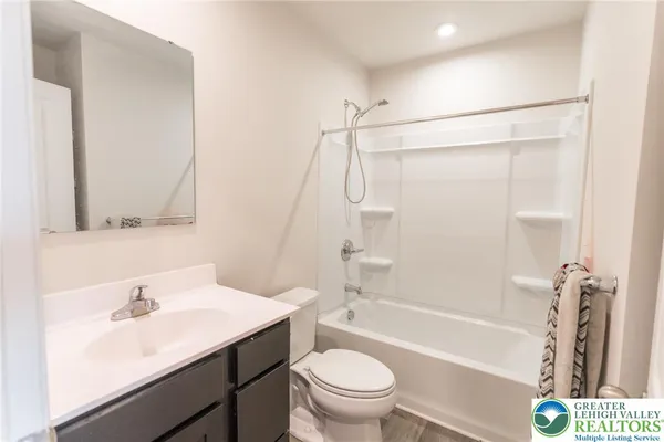 $315,000 | 2126 Cross Country Road, Northampton, PA 18067