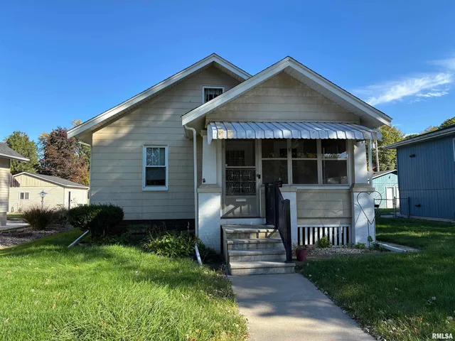$129,900 | 422 45th Street, Moline, IL 61265