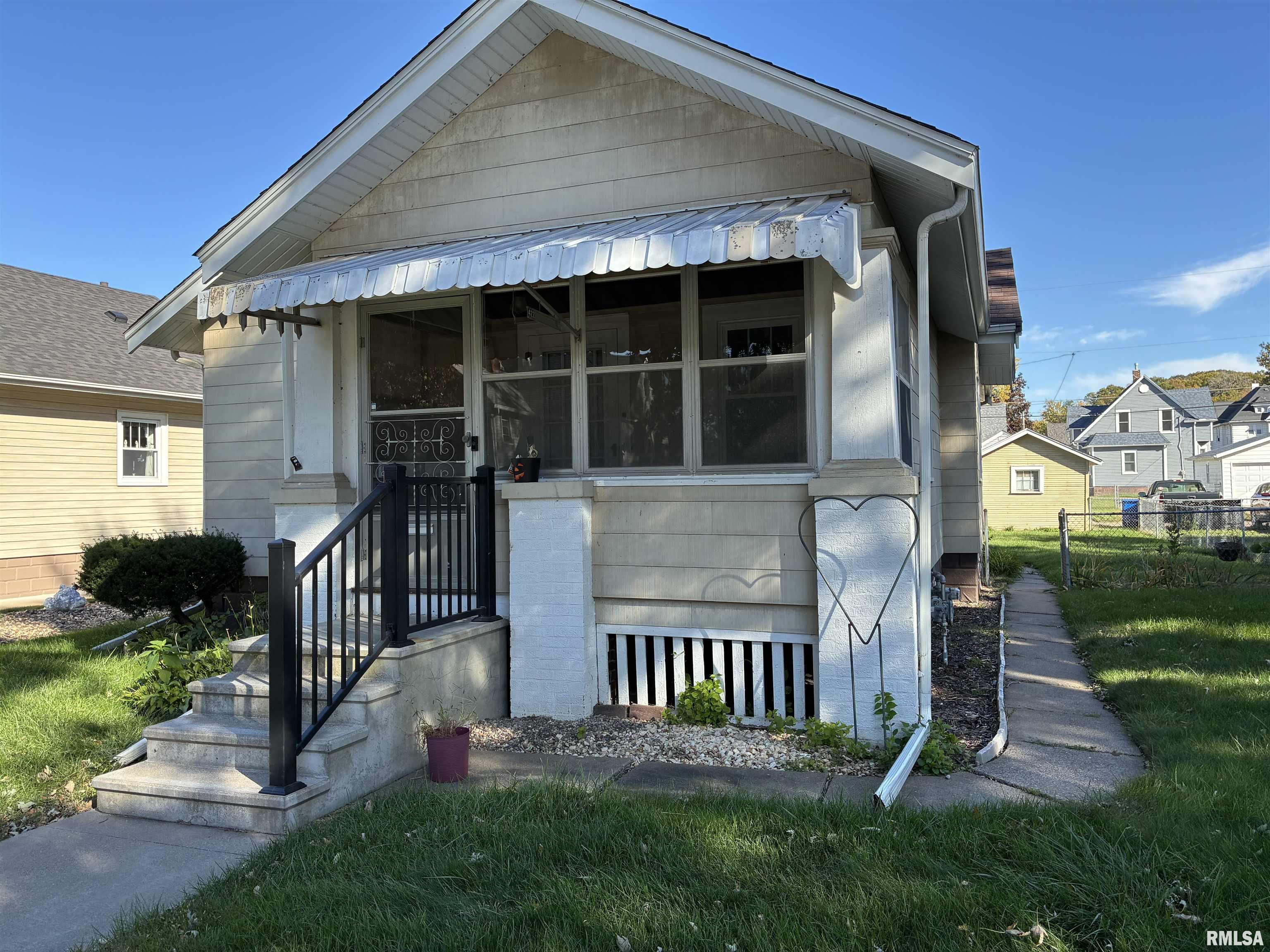 422 45th Street Moline, IL 61265 - Photo 2 of 18