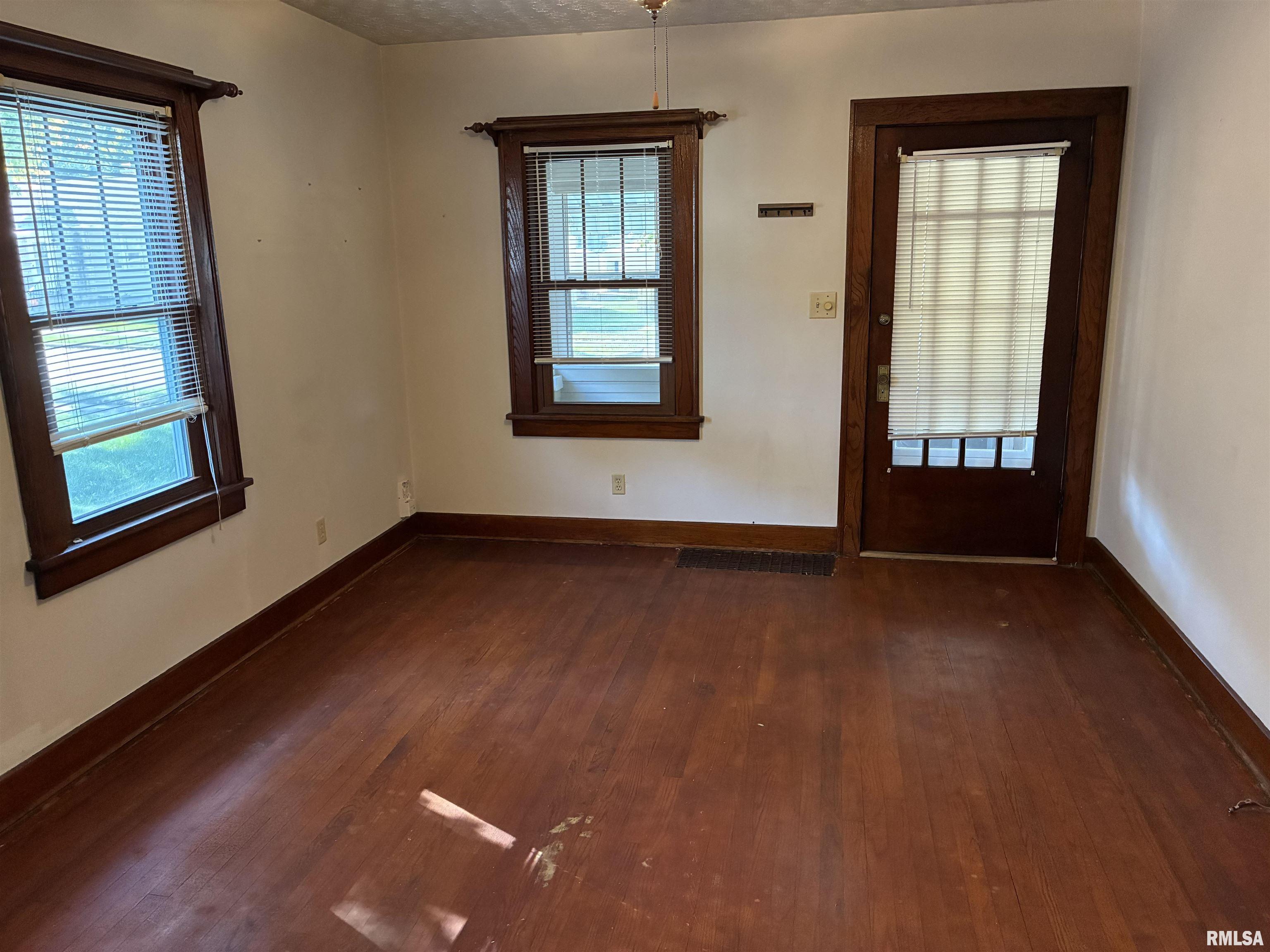 422 45th Street Moline, IL 61265 - Photo 3 of 18