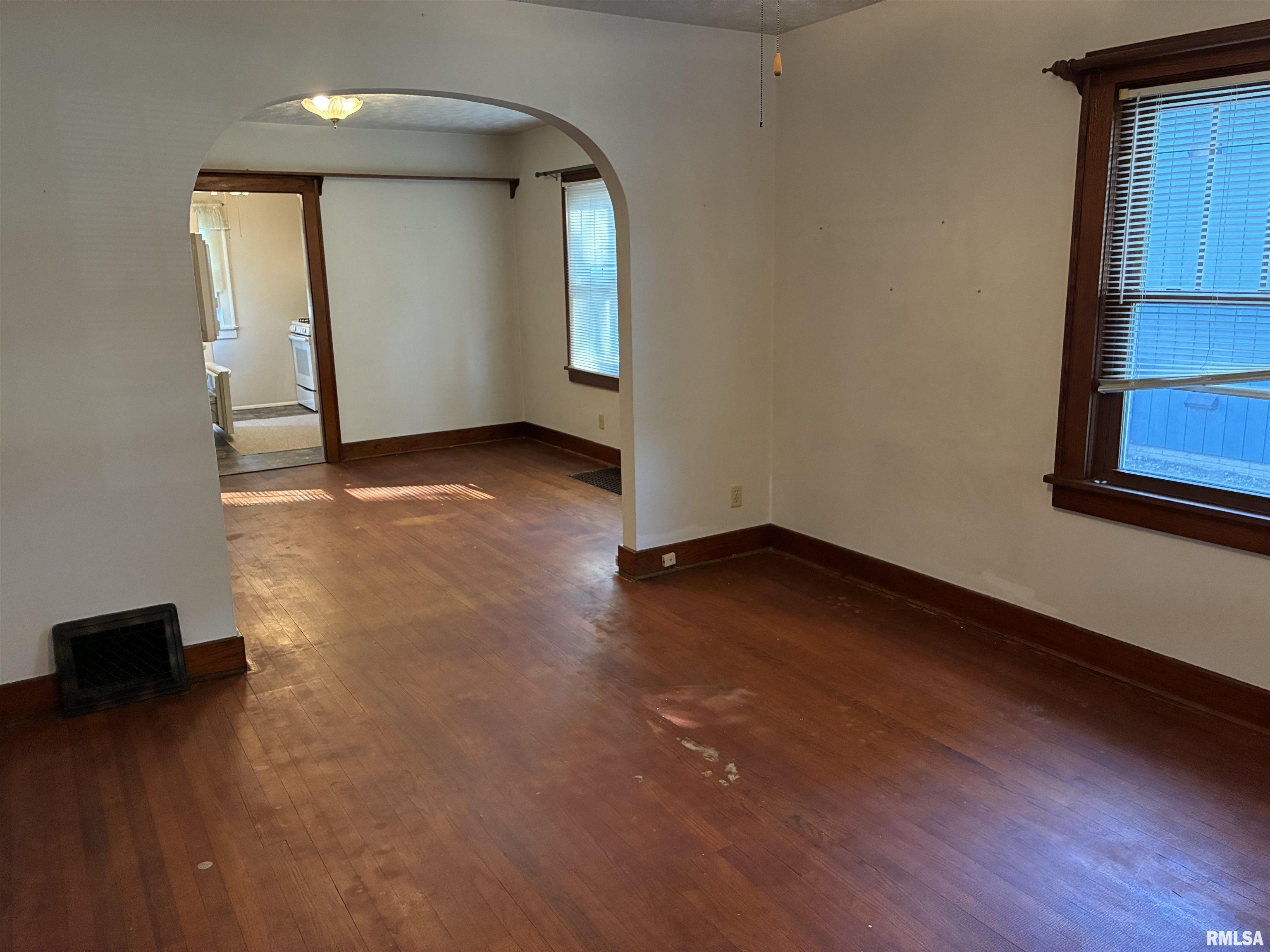 422 45th Street Moline, IL 61265 - Photo 5 of 18