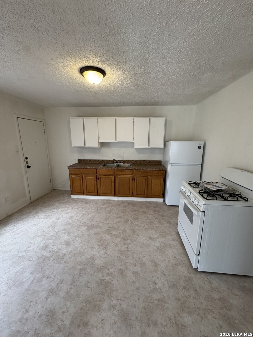 2513 Quintana Road San Antonio, TX 78211 - Photo 2 of 15