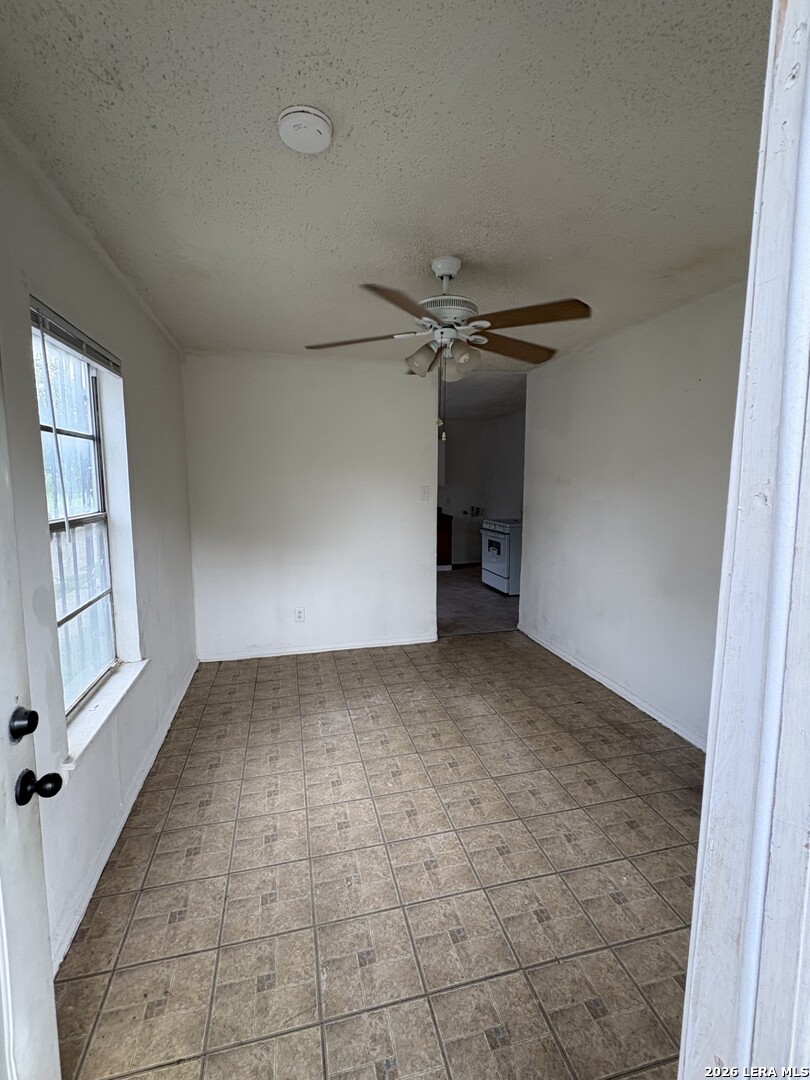 2513 Quintana Road San Antonio, TX 78211 - Photo 4 of 15