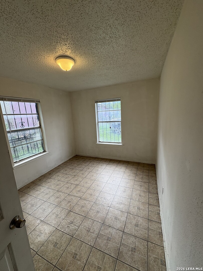 2513 Quintana Road San Antonio, TX 78211 - Photo 7 of 15