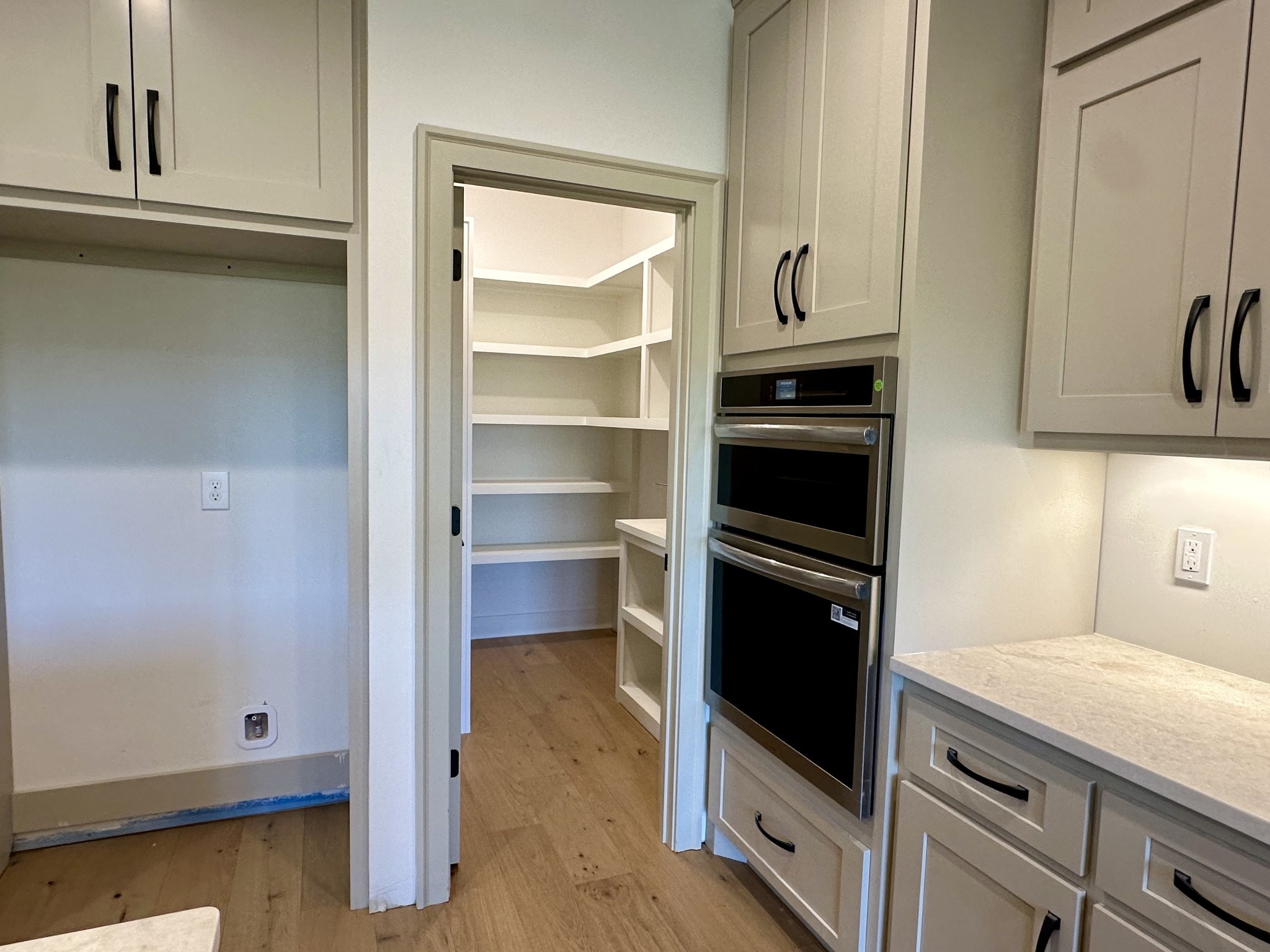 5541 Sinclair Street Murfreesboro, TN 37127 - Photo 6 of 29 a kitchen with granite countertop cabinets and steel stainless steel appliances
