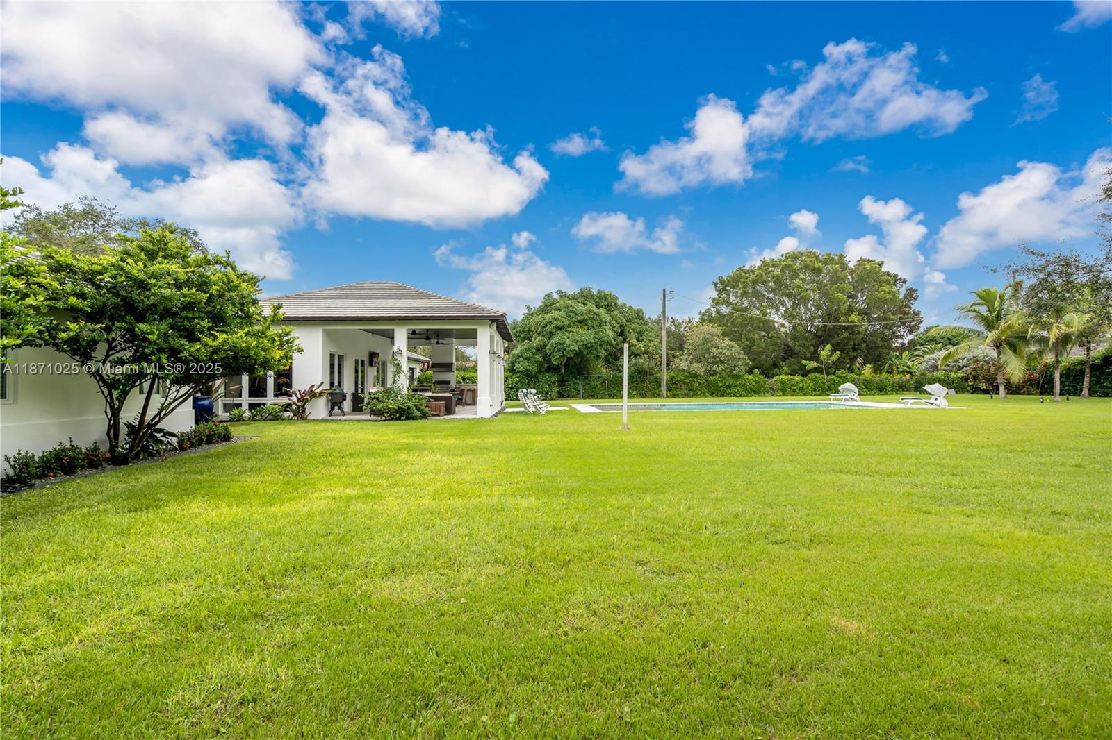 11835 Southwest 91 Avenue Miami, FL 33176 - Photo 35 of 66 a view of house with a garden
