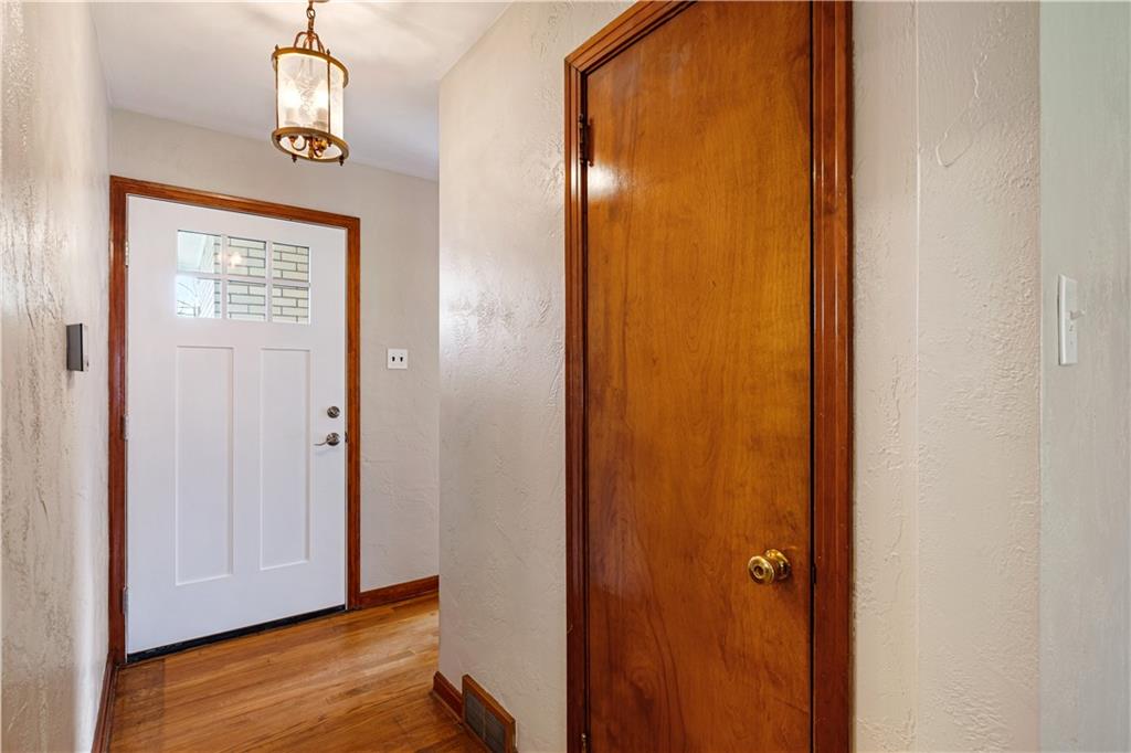 9 Wellington Road Pittsburgh, PA 15221 - Photo 3 of 20 Gallery Image 3