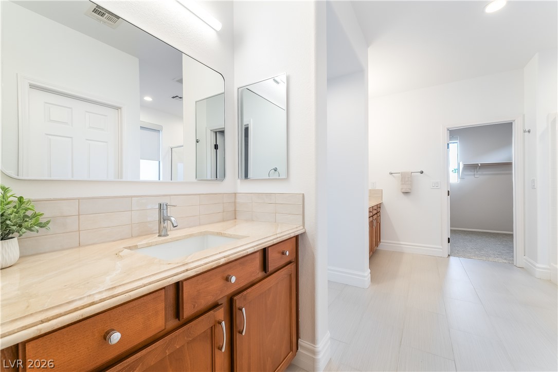 10206 Cider Mill Road Las Vegas, NV 89135 - Photo 16 of 39 Separate Sink Areas