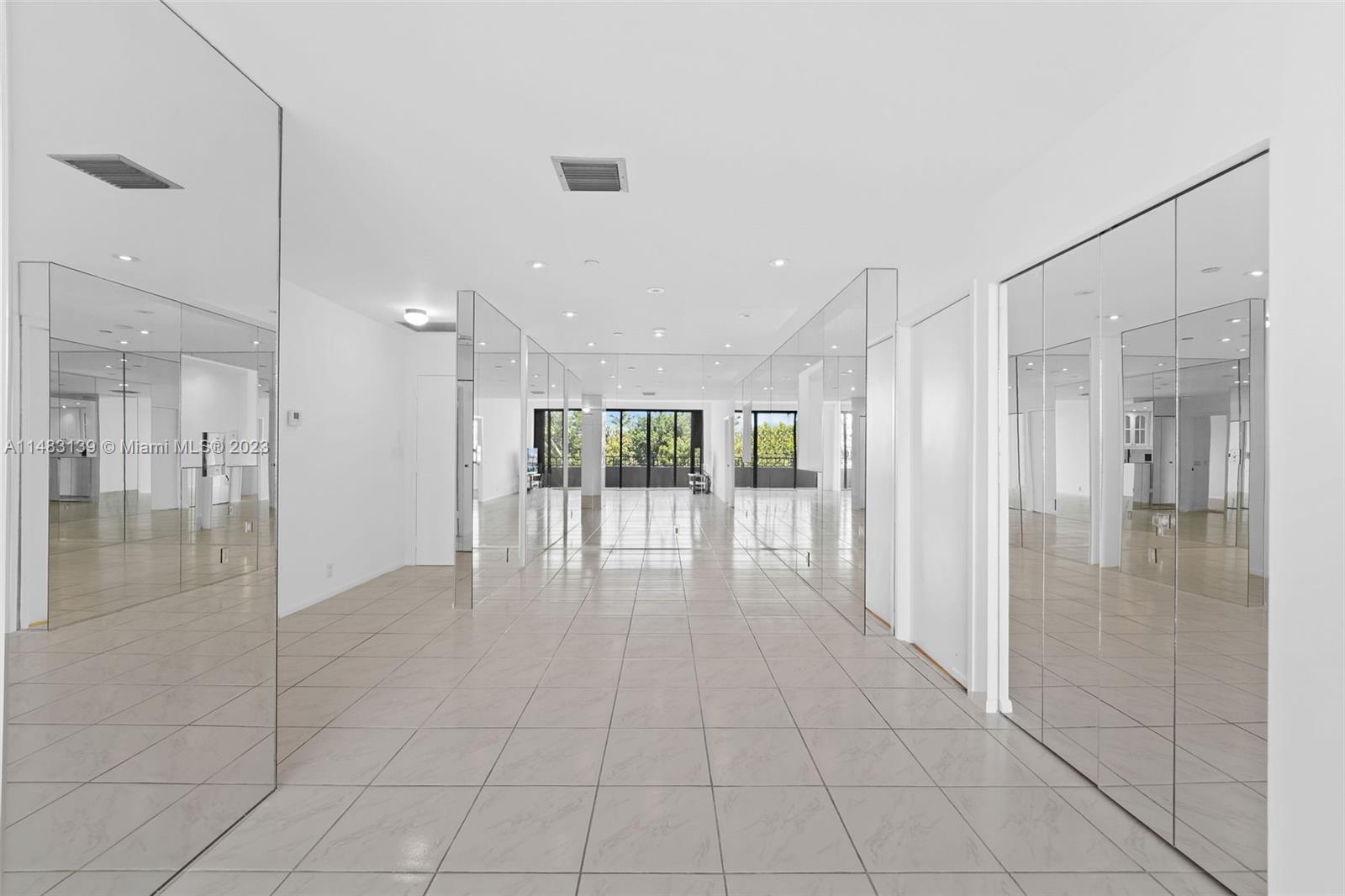 151 Crandon Boulevard, Unit 422 Key Biscayne, FL 33149 - Photo 11 of 38 a view of a hallway
