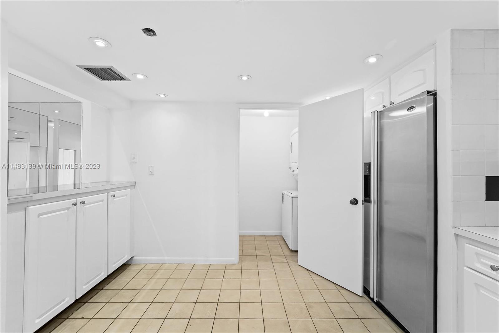 151 Crandon Boulevard, Unit 422 Key Biscayne, FL 33149 - Photo 17 of 38 a view of an empty room