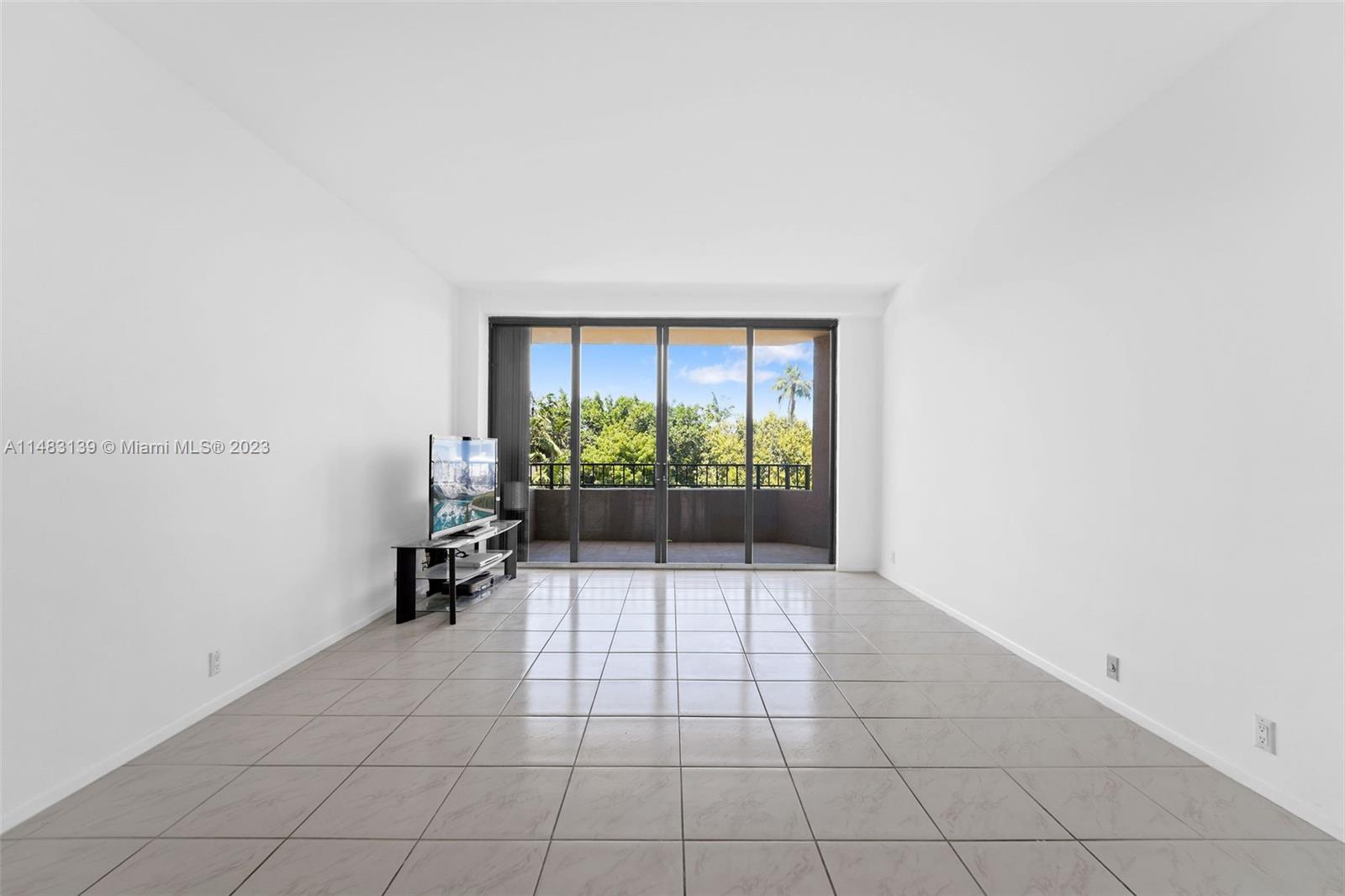 151 Crandon Boulevard, Unit 422 Key Biscayne, FL 33149 - Photo 8 of 38 a view of an empty room and window