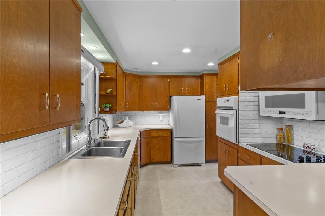 21 Colonial Road Scituate, RI 02857 - Photo 12 of 36