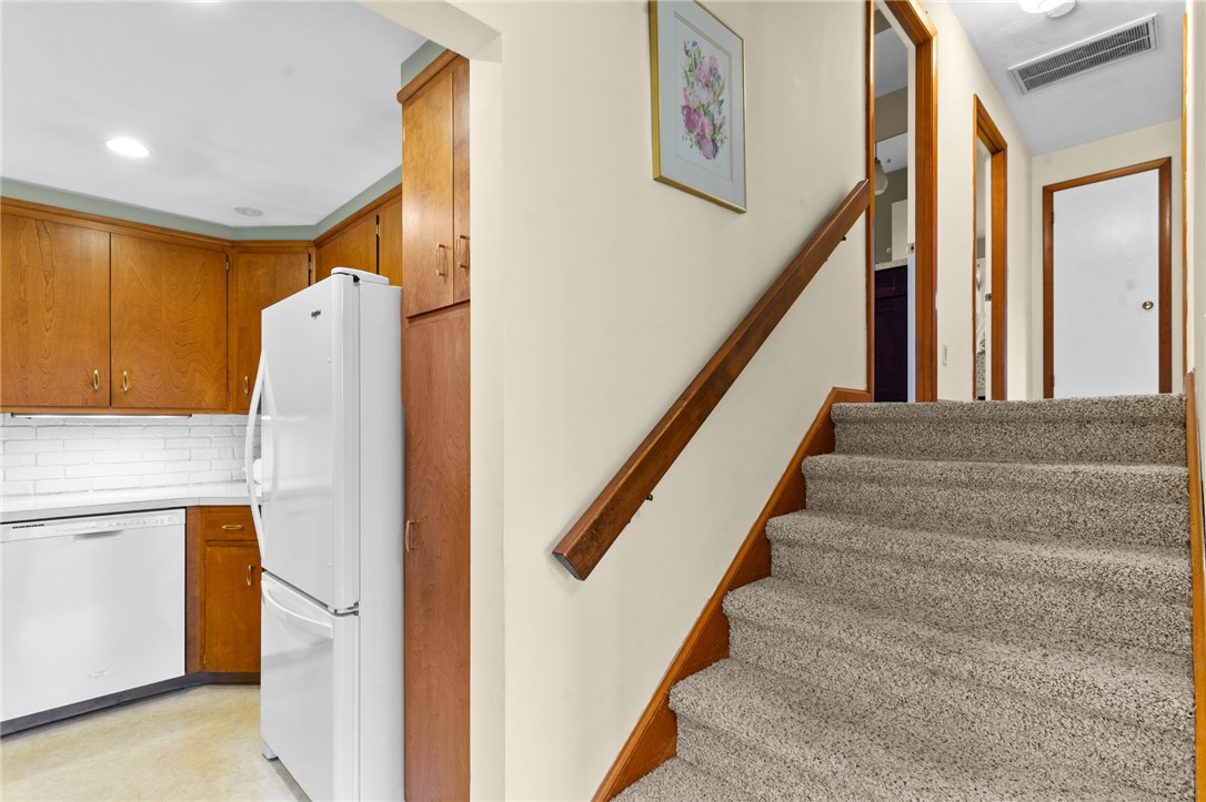 21 Colonial Road Scituate, RI 02857 - Photo 14 of 36
