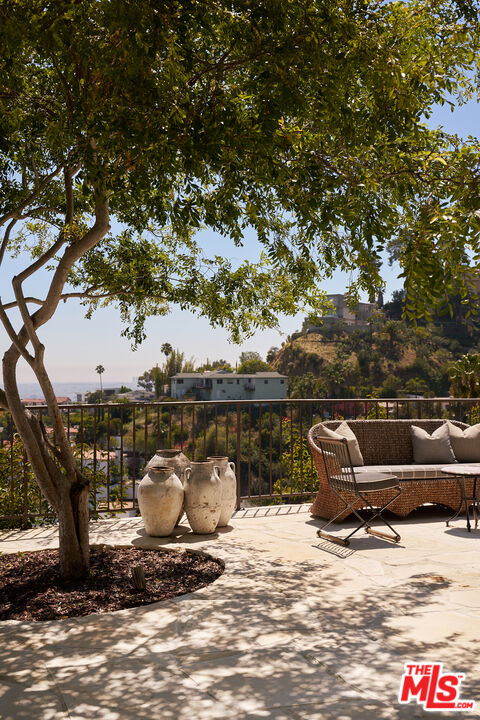 6911 Los Tilos Road Los Angeles, CA 90068 - Photo 38 of 44