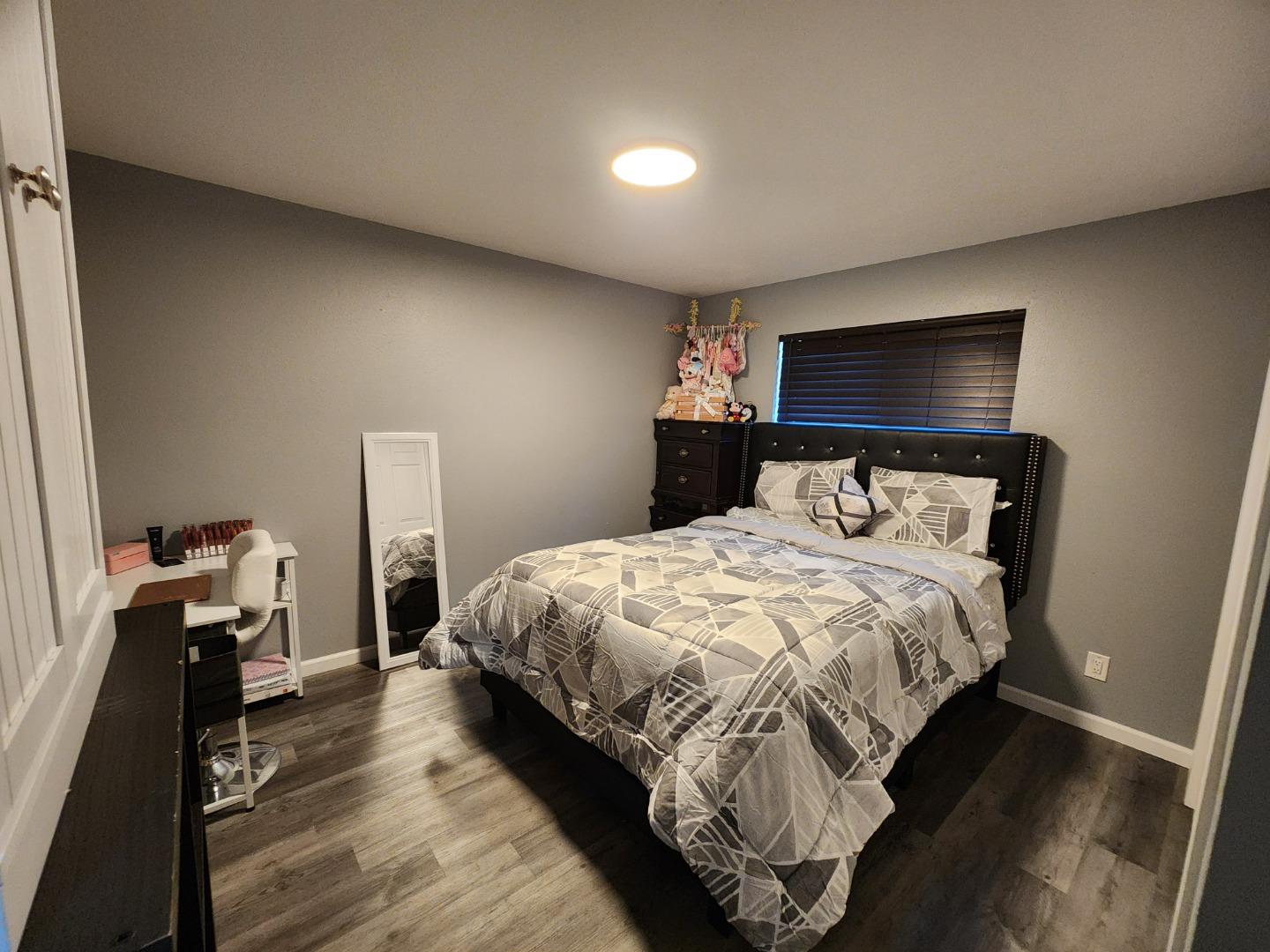 601 Weyer Road Modesto, CA 95357 - Photo 14 of 27 a bedroom with bed and window