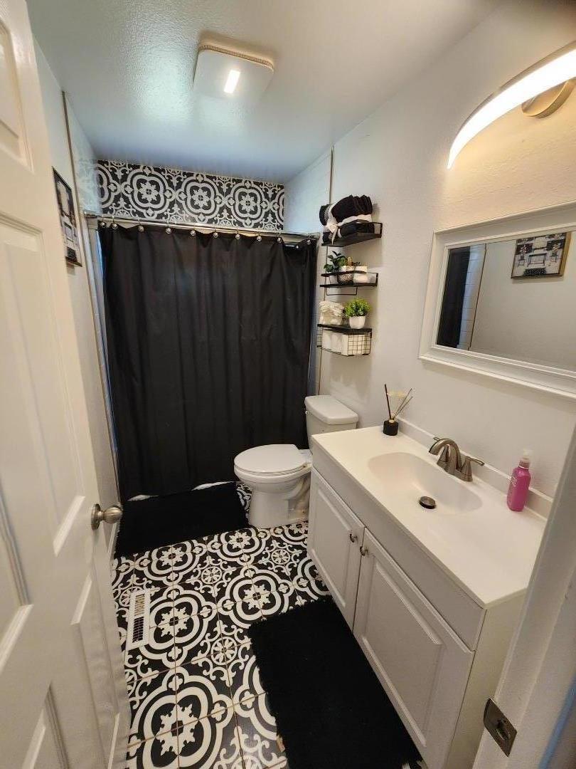 601 Weyer Road Modesto, CA 95357 - Photo 20 of 27 a bathroom with a sink and a mirror