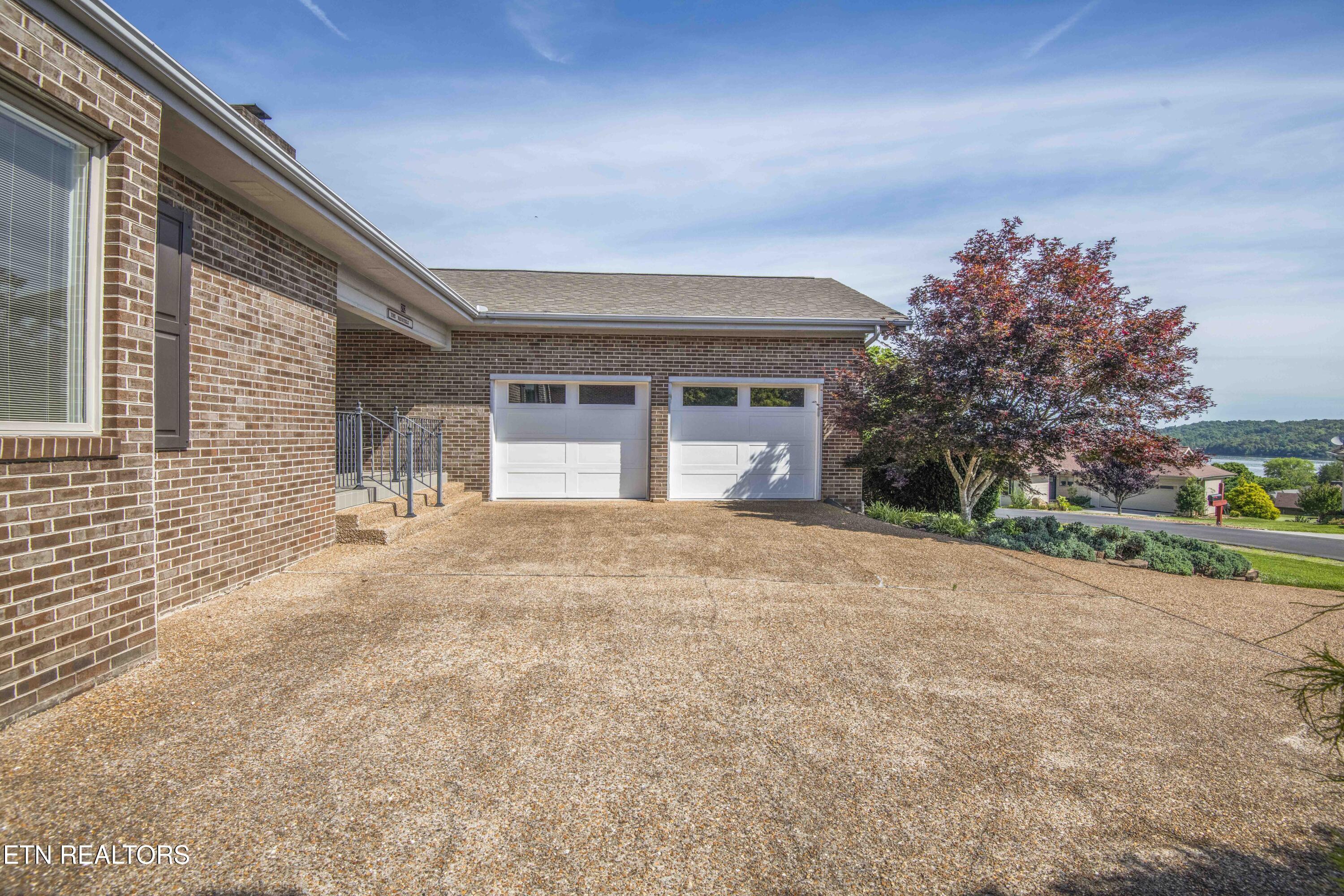 212 Tooweka Lane Loudon, TN 37774 - Photo 4 of 52 front exterior
