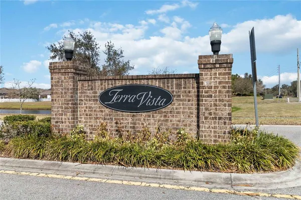 a view of a pathway both side of building