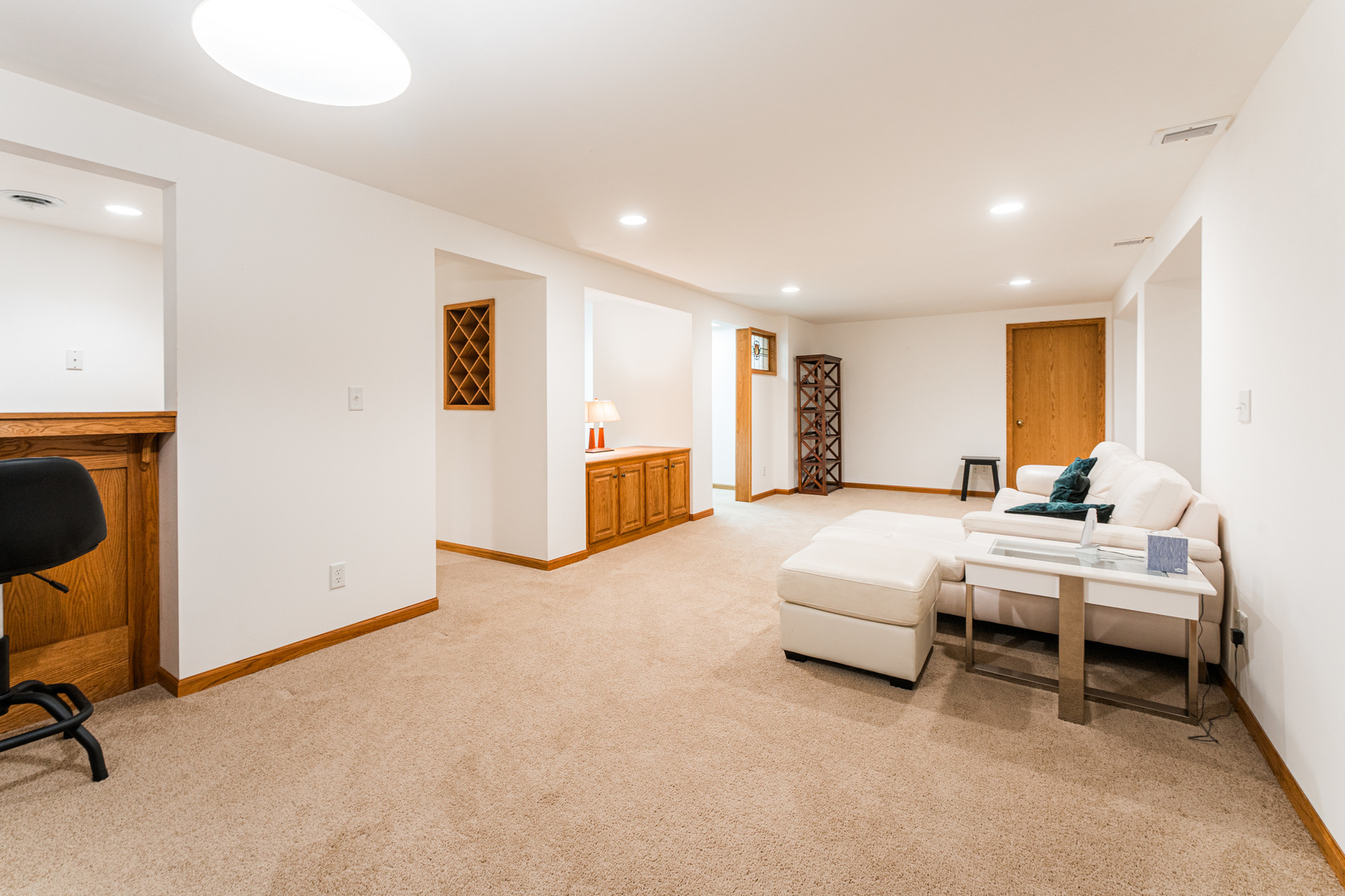 6646 North Point Road Rockford, IL 61108 - Photo 24 of 33 a bed room with furniture and a chair